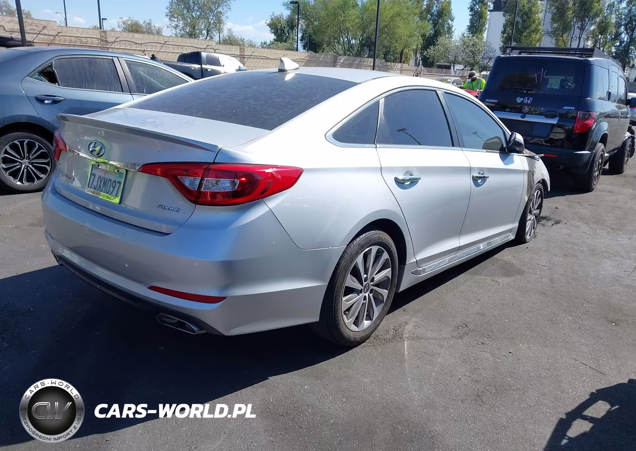 2015 Hyundai Sonata Sport VIN:5NPE34AF3FH150221 - 4