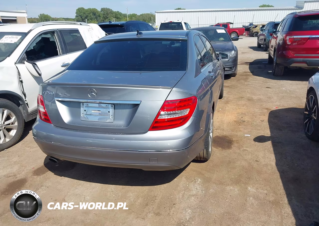 2012 Mercedes-Benz C 250 Luxury VIN:WDDGF4HB1CA598873 - 4