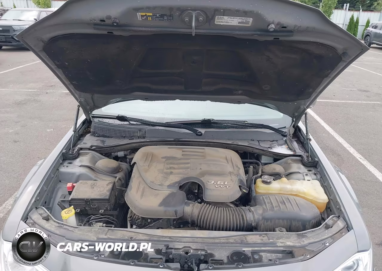 2019 Chrysler 300 Touring VIN:2C3CCAAG1KH590587 - 10