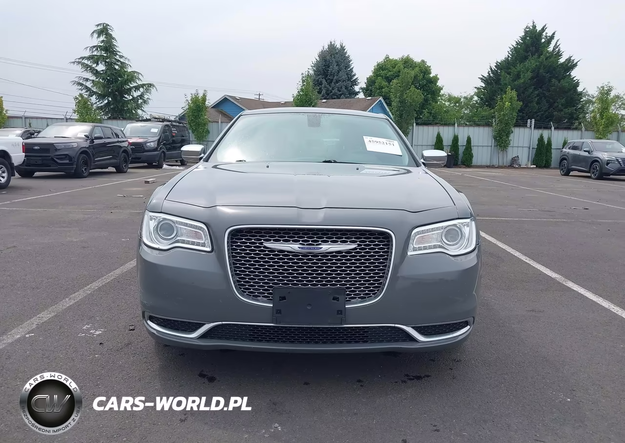 2019 Chrysler 300 Touring VIN:2C3CCAAG1KH590587 - 12