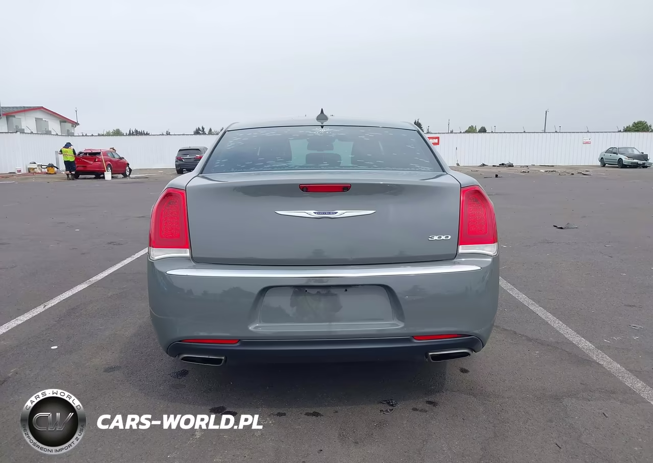 2019 Chrysler 300 Touring VIN:2C3CCAAG1KH590587 - 16