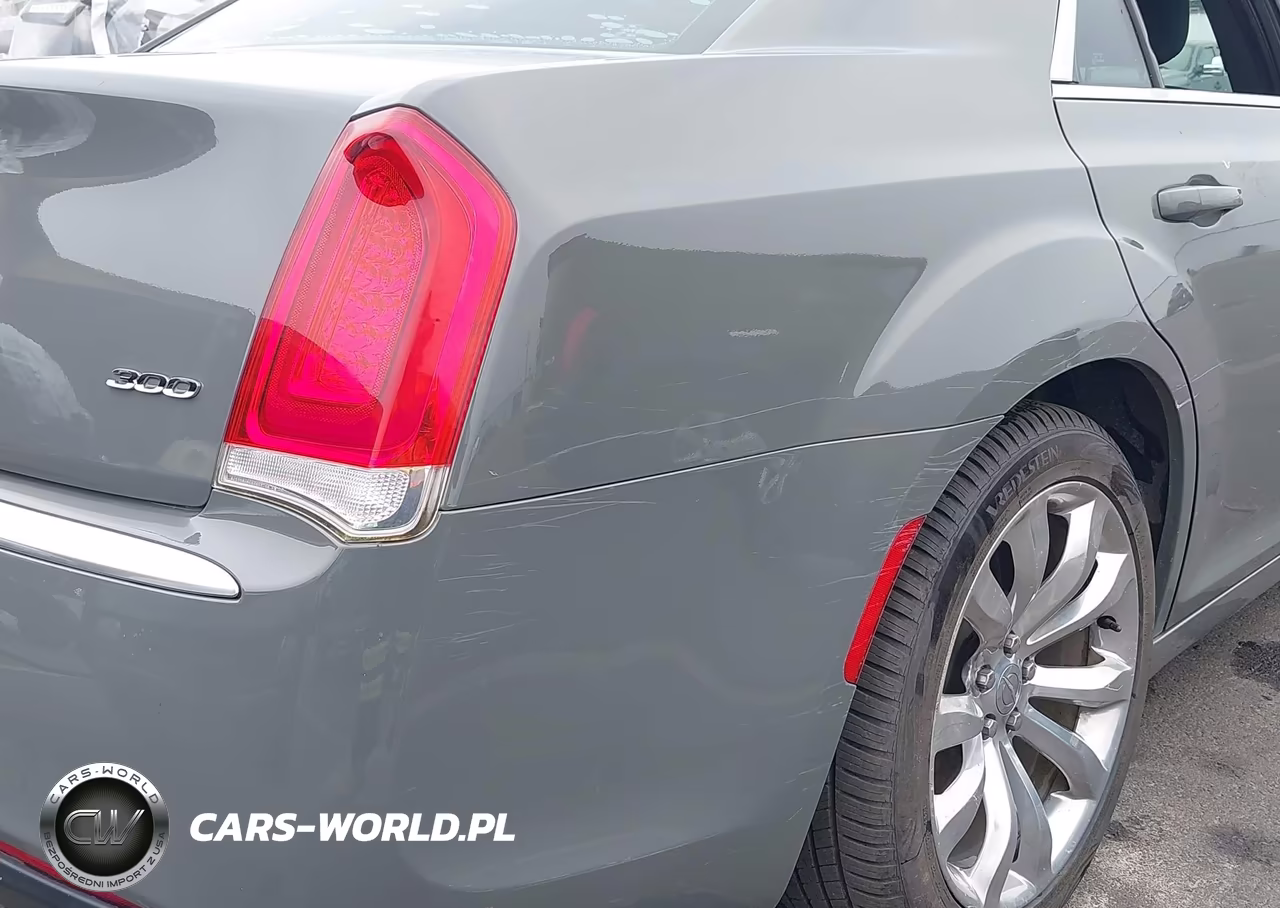 2019 Chrysler 300 Touring VIN:2C3CCAAG1KH590587 - 18
