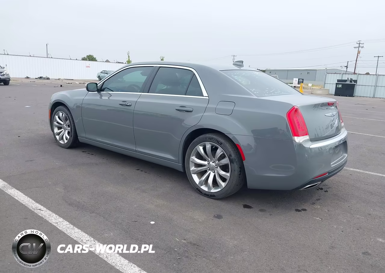 2019 Chrysler 300 Touring VIN:2C3CCAAG1KH590587 - 3
