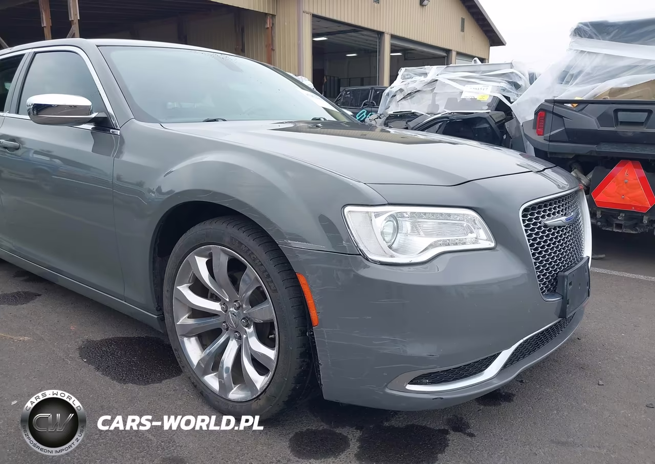 2019 Chrysler 300 Touring VIN:2C3CCAAG1KH590587 - 6