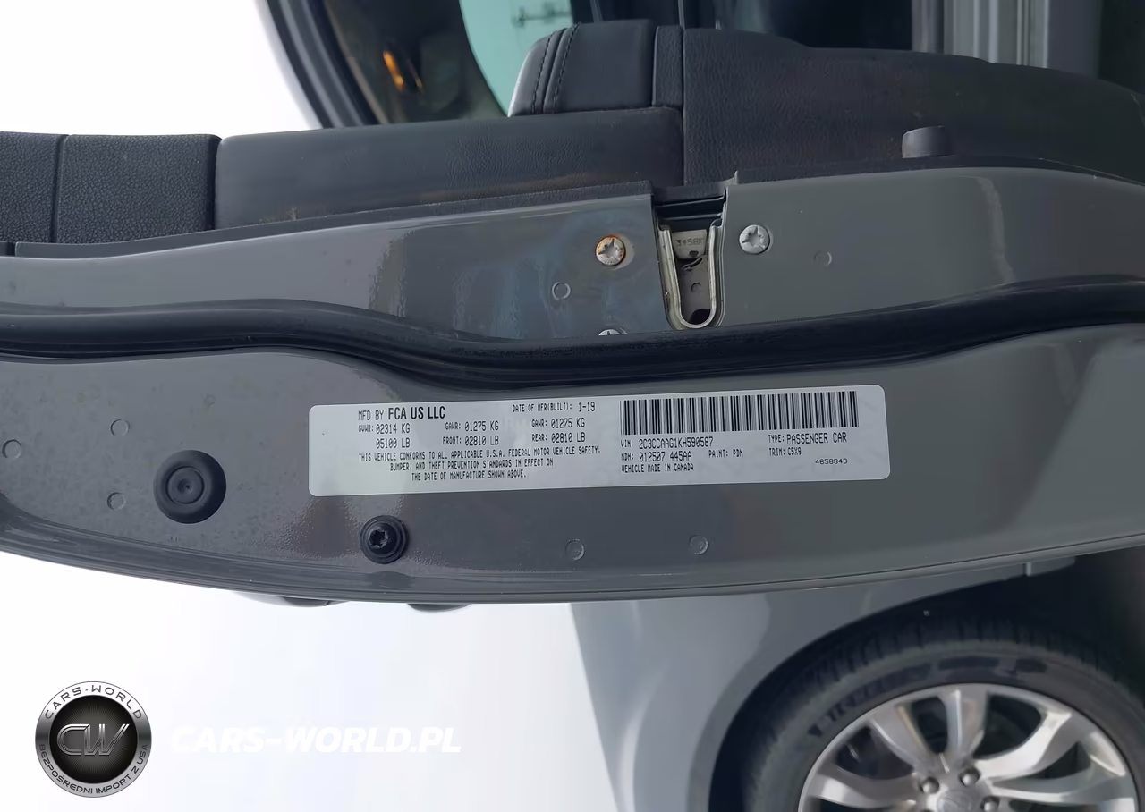 2019 Chrysler 300 Touring VIN:2C3CCAAG1KH590587 - 9