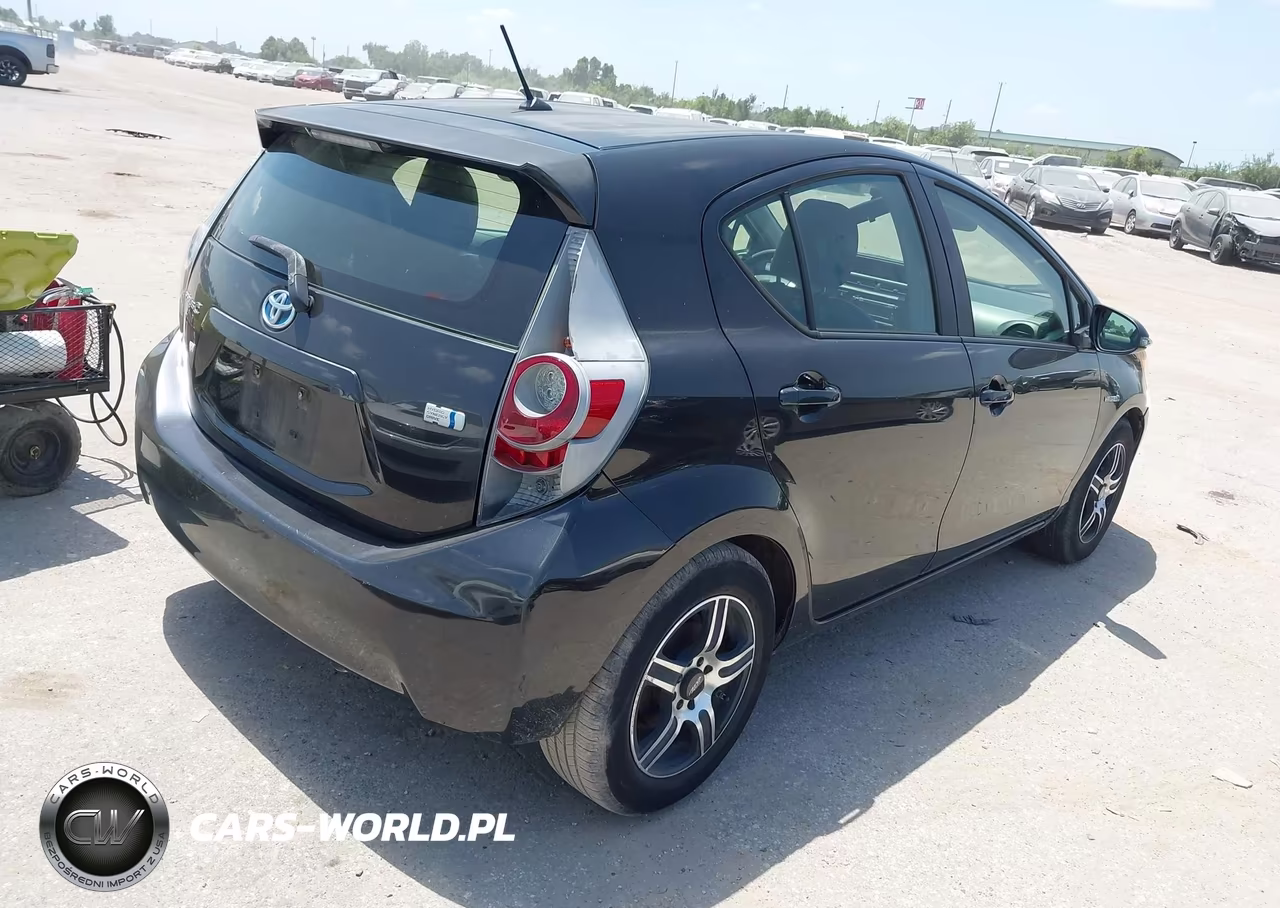2012 Toyota Prius C Two VIN:JTDKDTB35C1510882 - 4
