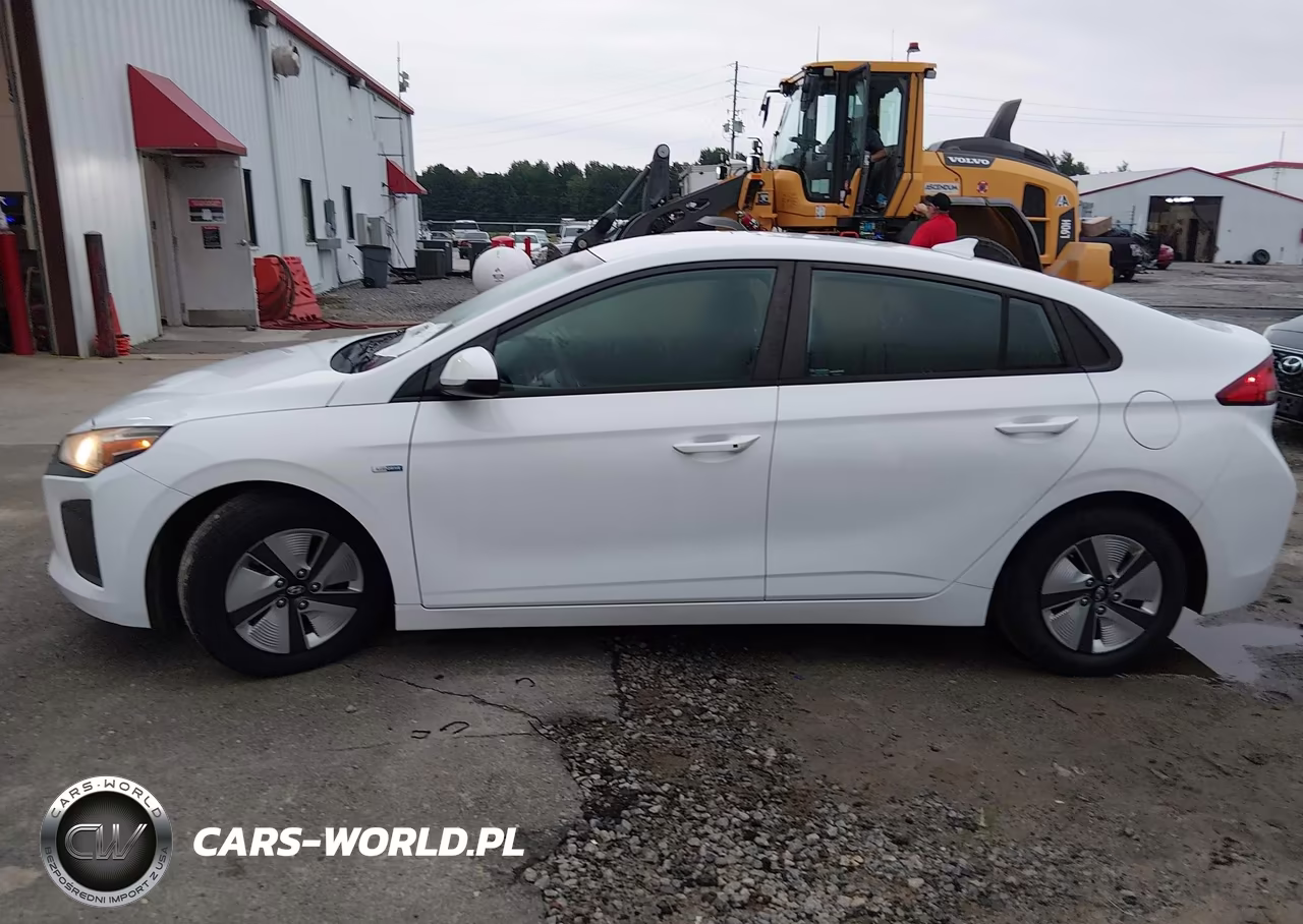 2018 Hyundai Ioniq Hybrid Blue VIN:KMHC65LC1JU100435 - 14