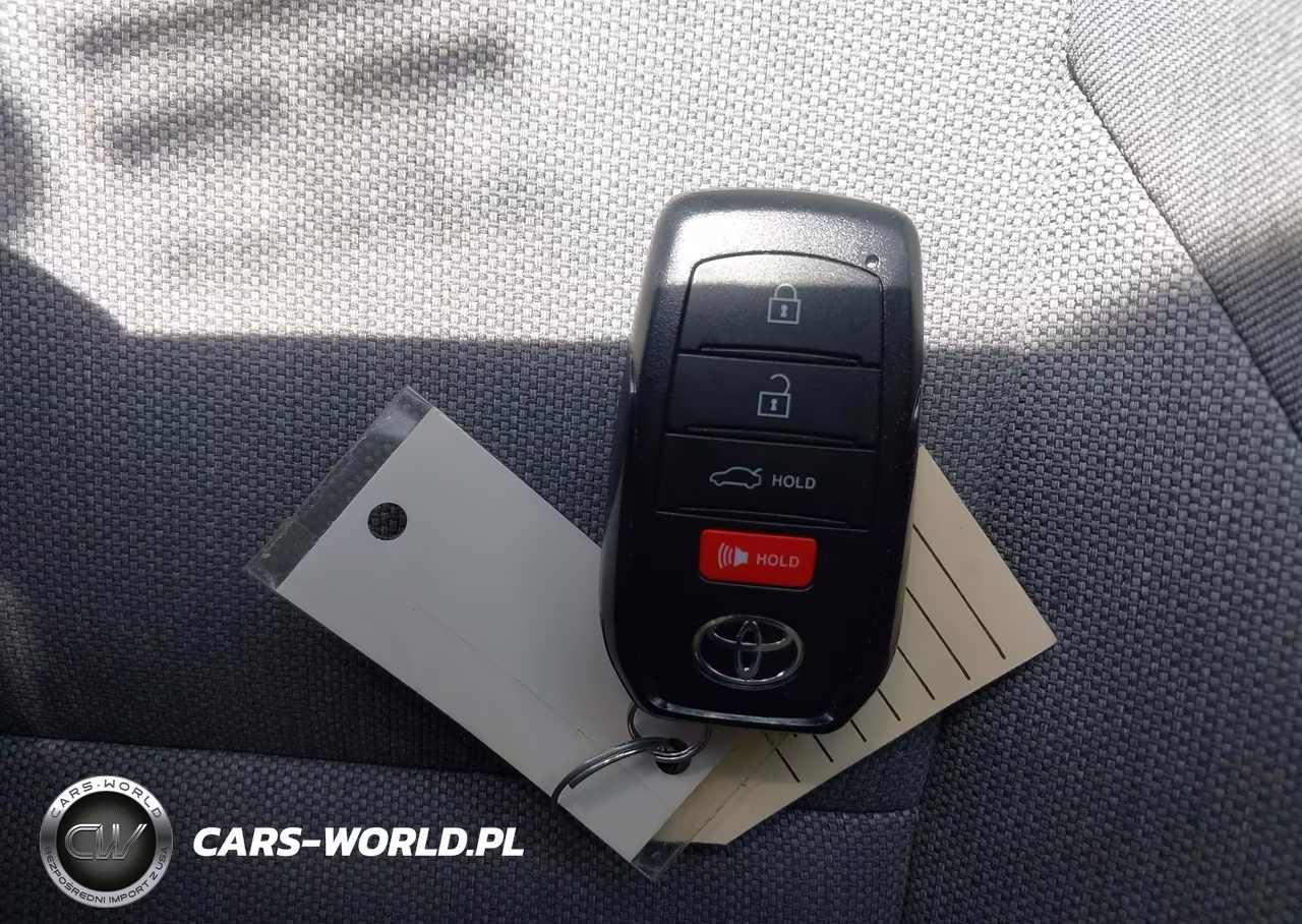 2026 Toyota Camry Le VIN:4T1DAACK4TU698137 - 11