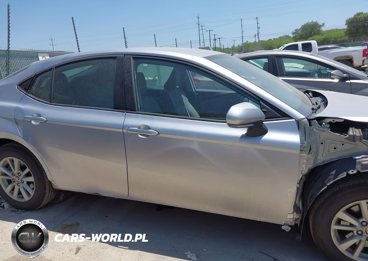2026 Toyota Camry Le VIN:4T1DAACK4TU698137 - 14