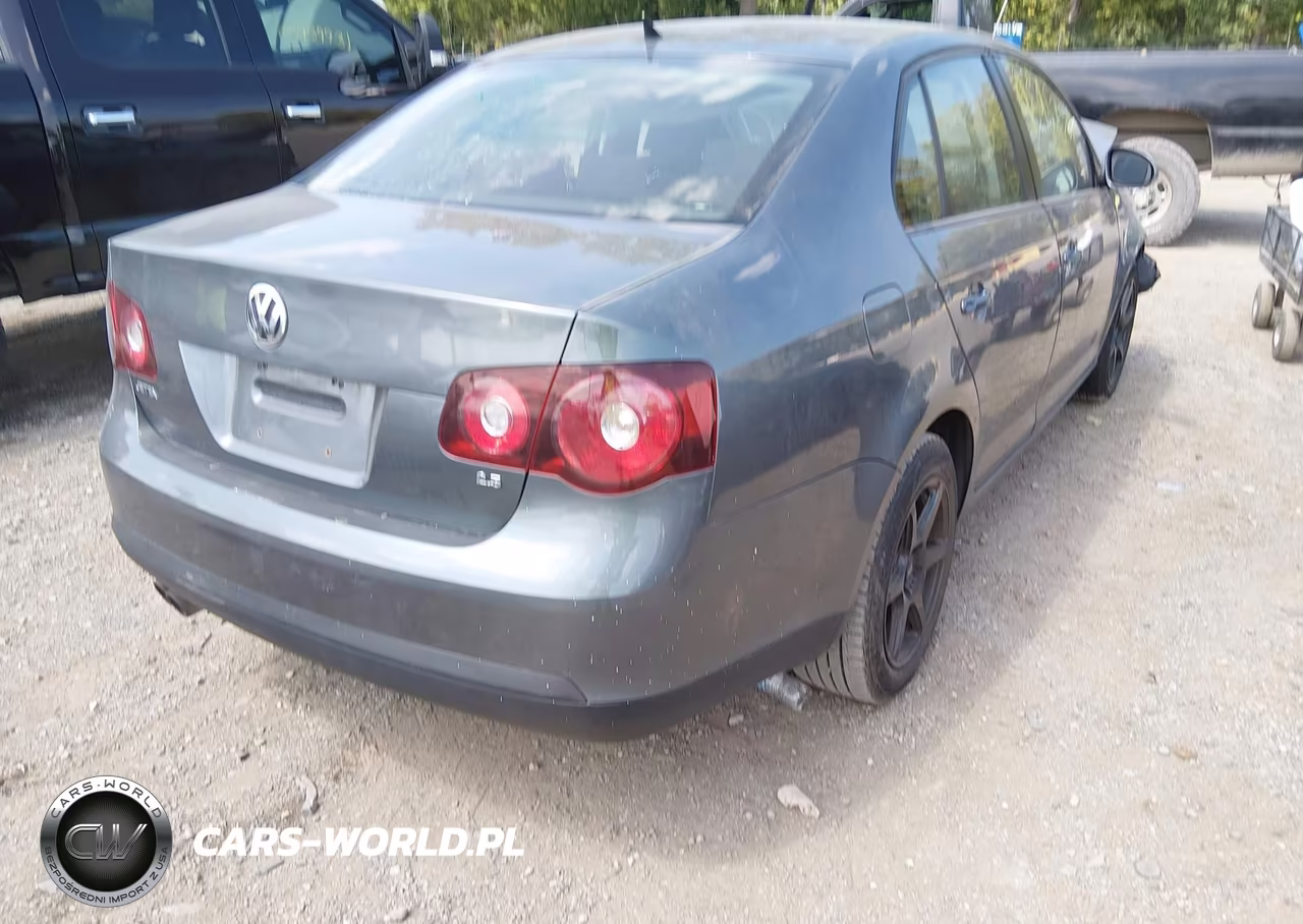 2010 Volkswagen Jetta S VIN:3VWJX7AJ8AM003627 - 4