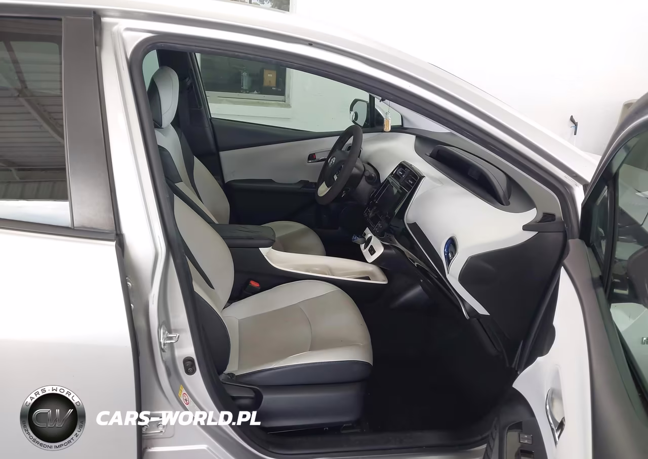 2016 Toyota Prius Three Touring VIN:JTDKARFUXG3509753 - 5