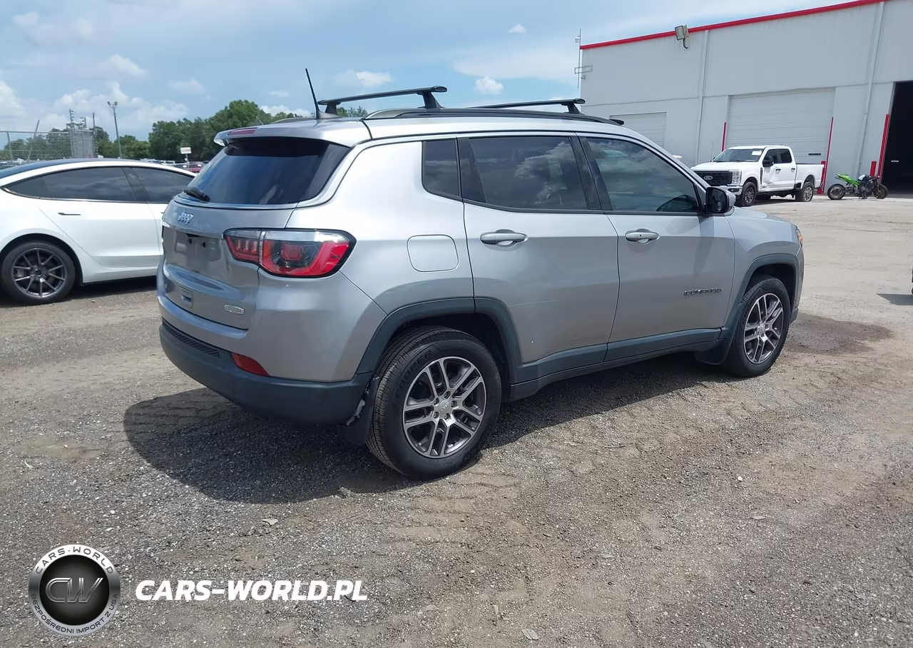 2018 Jeep Compass Sun And Wheel Fwd VIN:3C4NJCBB2JT489119 - 4