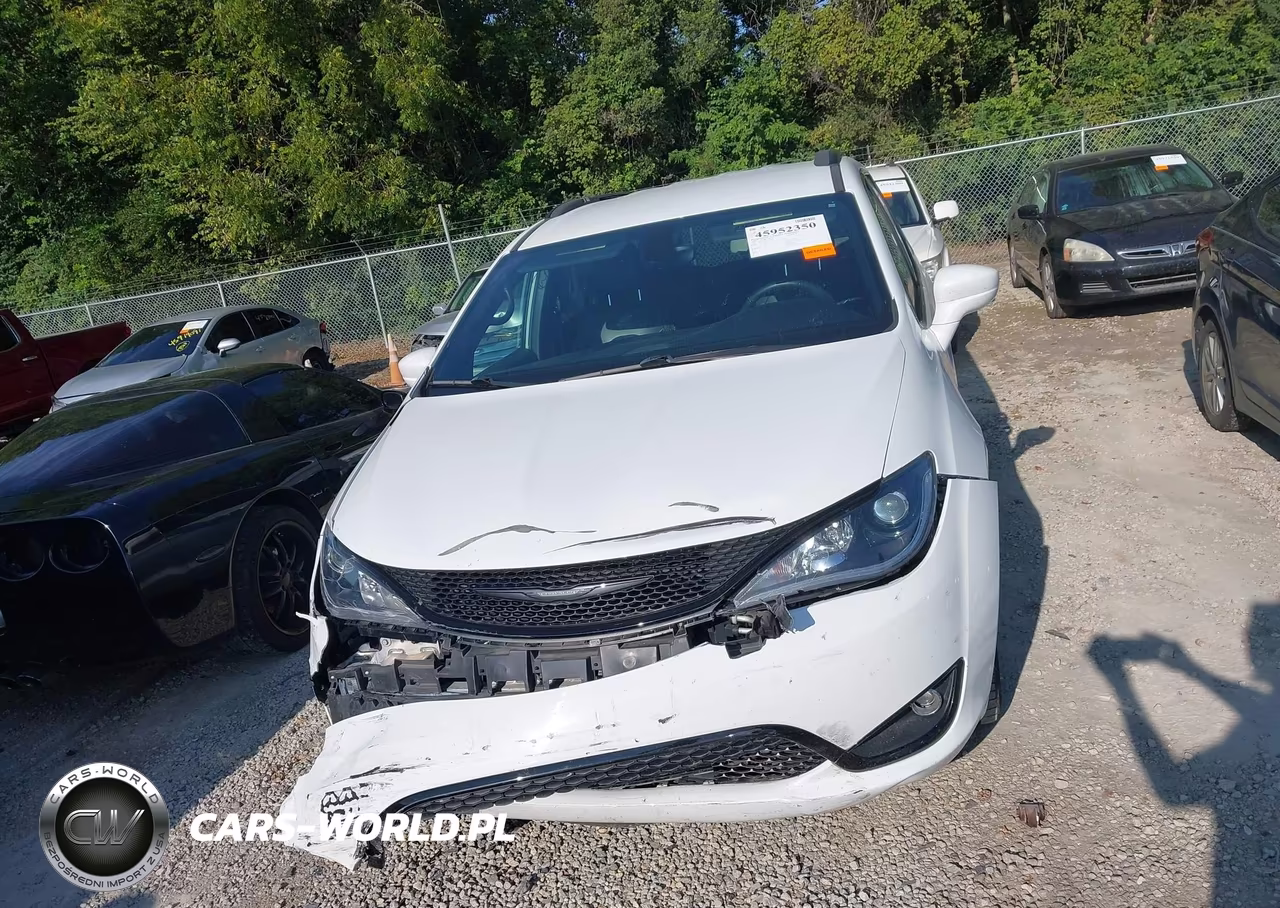 2018 Chrysler Pacifica Touring L VIN:2C4RC1BG7JR182849 - 12