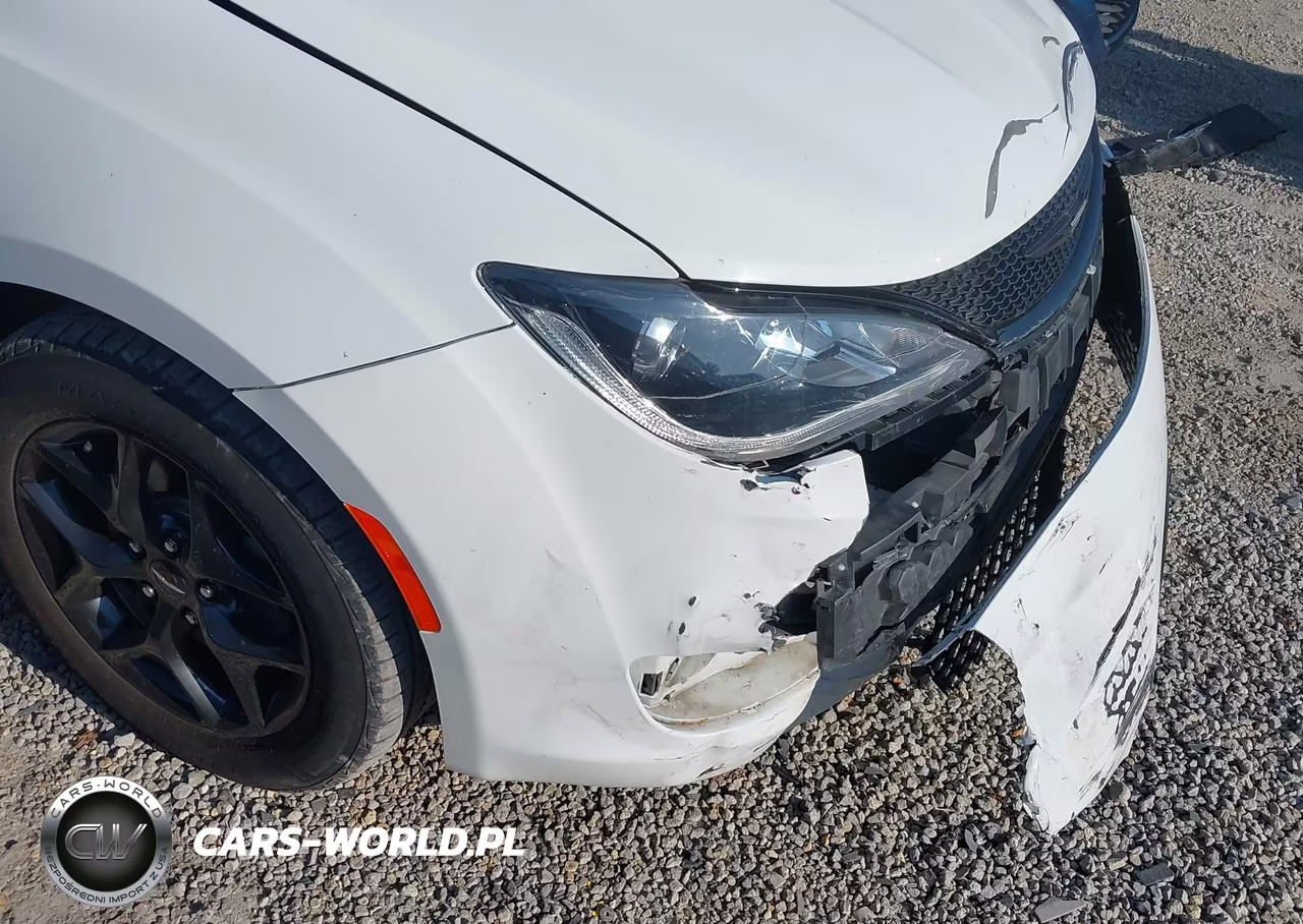 2018 Chrysler Pacifica Touring L VIN:2C4RC1BG7JR182849 - 18