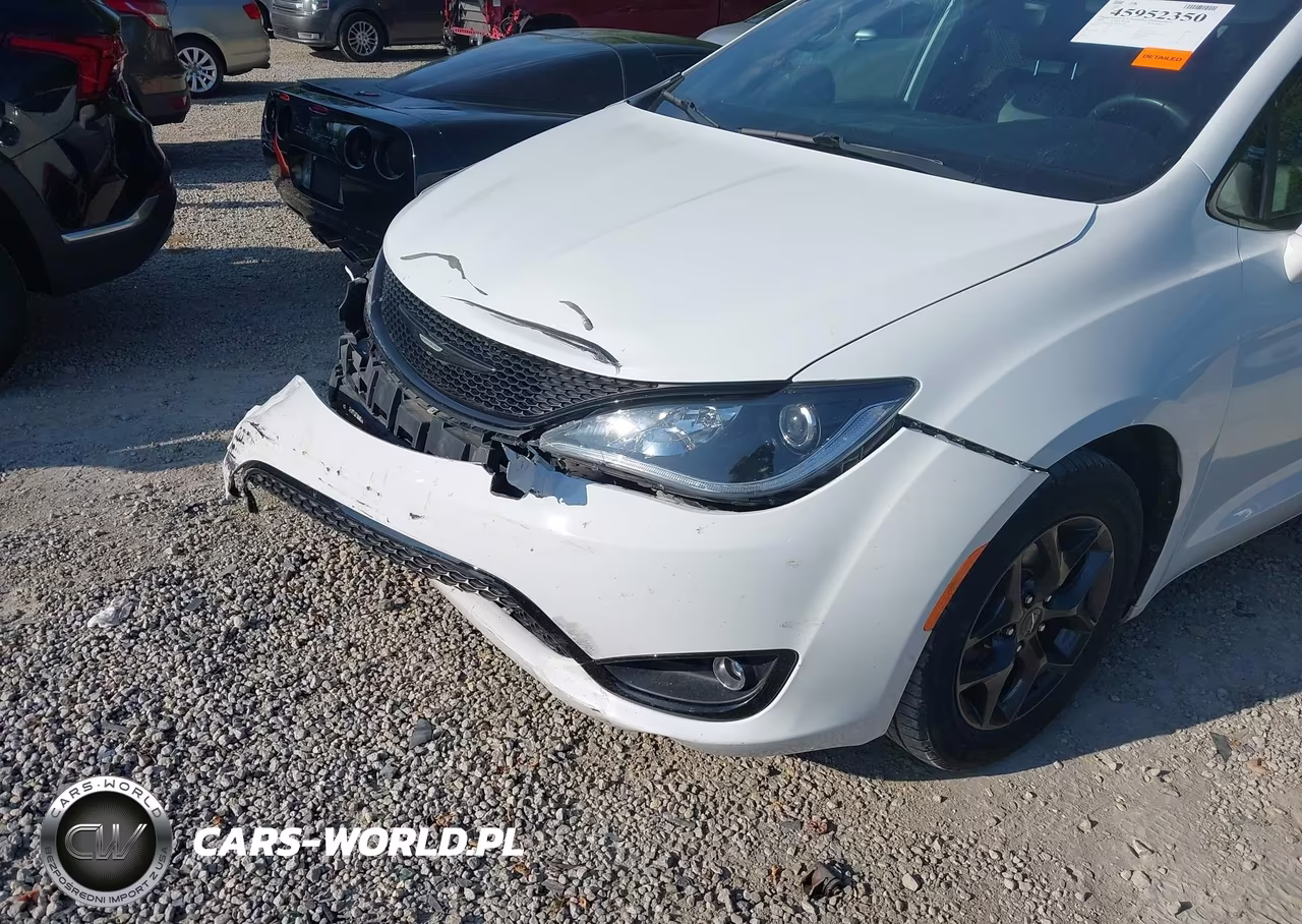 2018 Chrysler Pacifica Touring L VIN:2C4RC1BG7JR182849 - 19