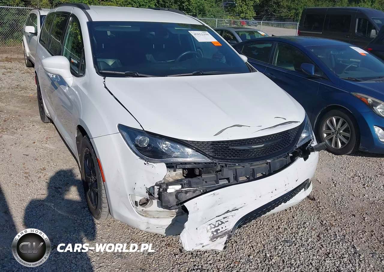 2018 Chrysler Pacifica Touring L VIN:2C4RC1BG7JR182849 - 6