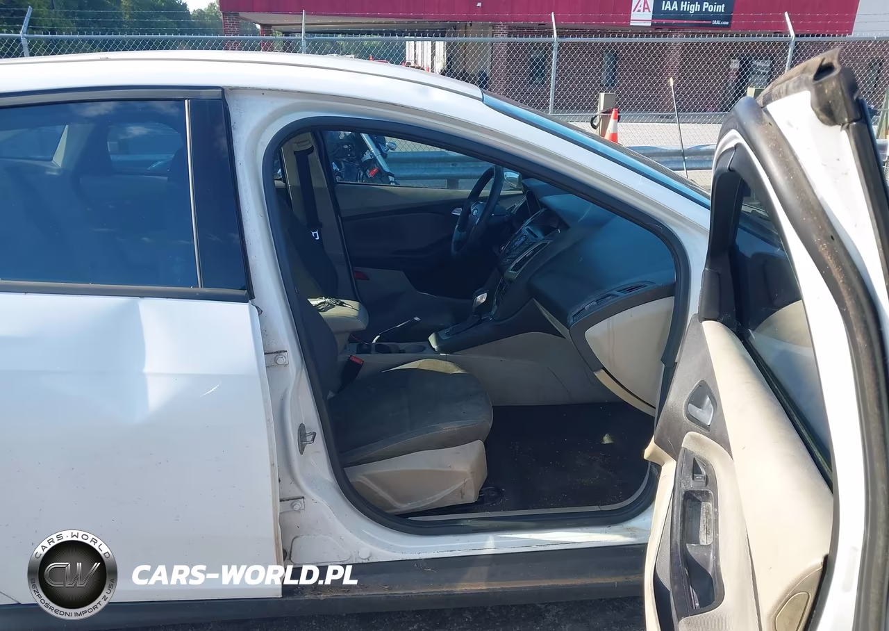 2014 Ford Focus Se VIN:1FADP3F20EL203148 - 5