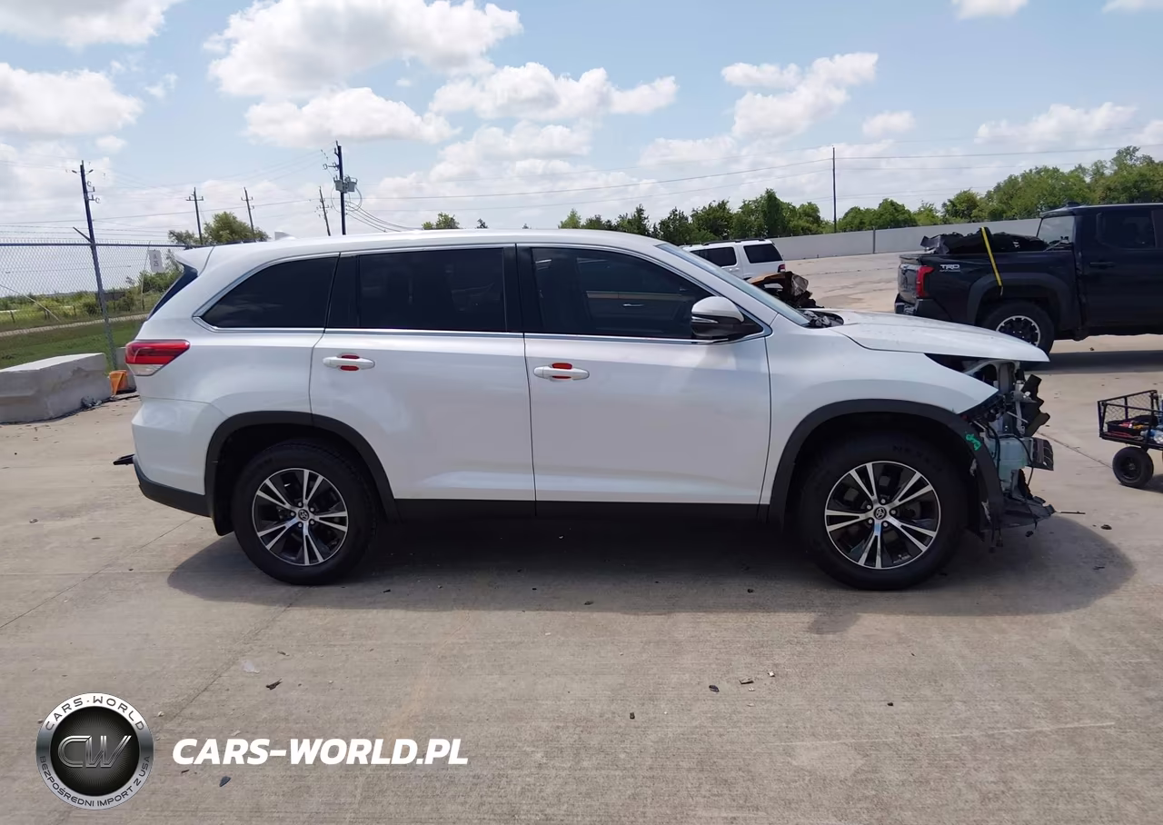 2019 Toyota Highlander Le VIN:5TDZZRFHXKS310543 - 13