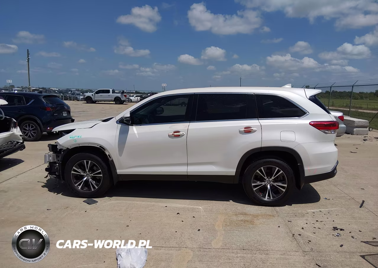 2019 Toyota Highlander Le VIN:5TDZZRFHXKS310543 - 14