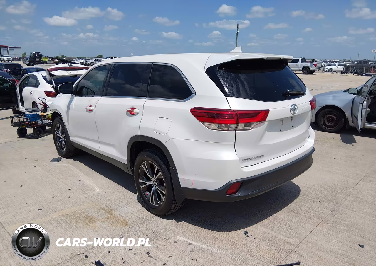 2019 Toyota Highlander Le VIN:5TDZZRFHXKS310543 - 3