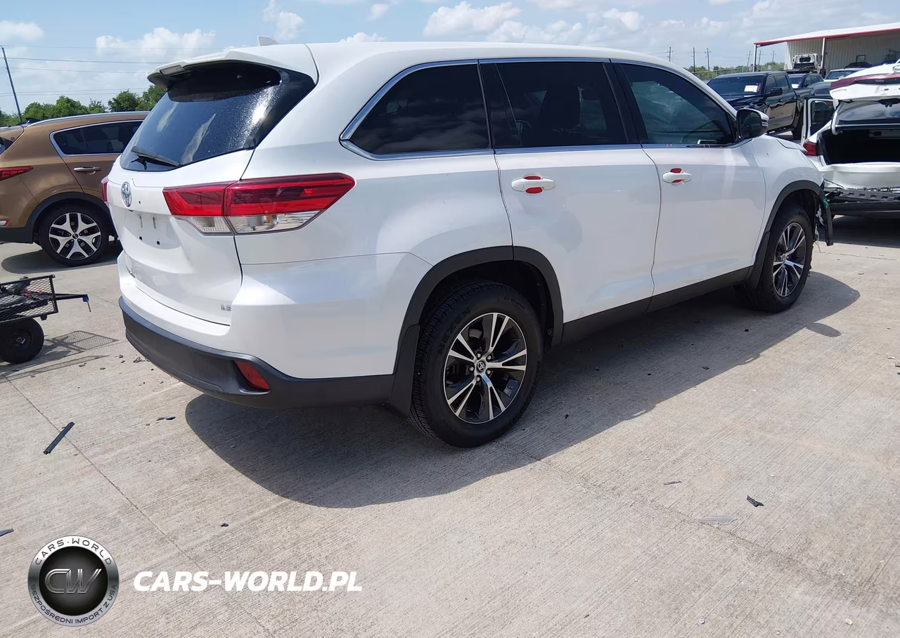 2019 Toyota Highlander Le VIN:5TDZZRFHXKS310543 - 4