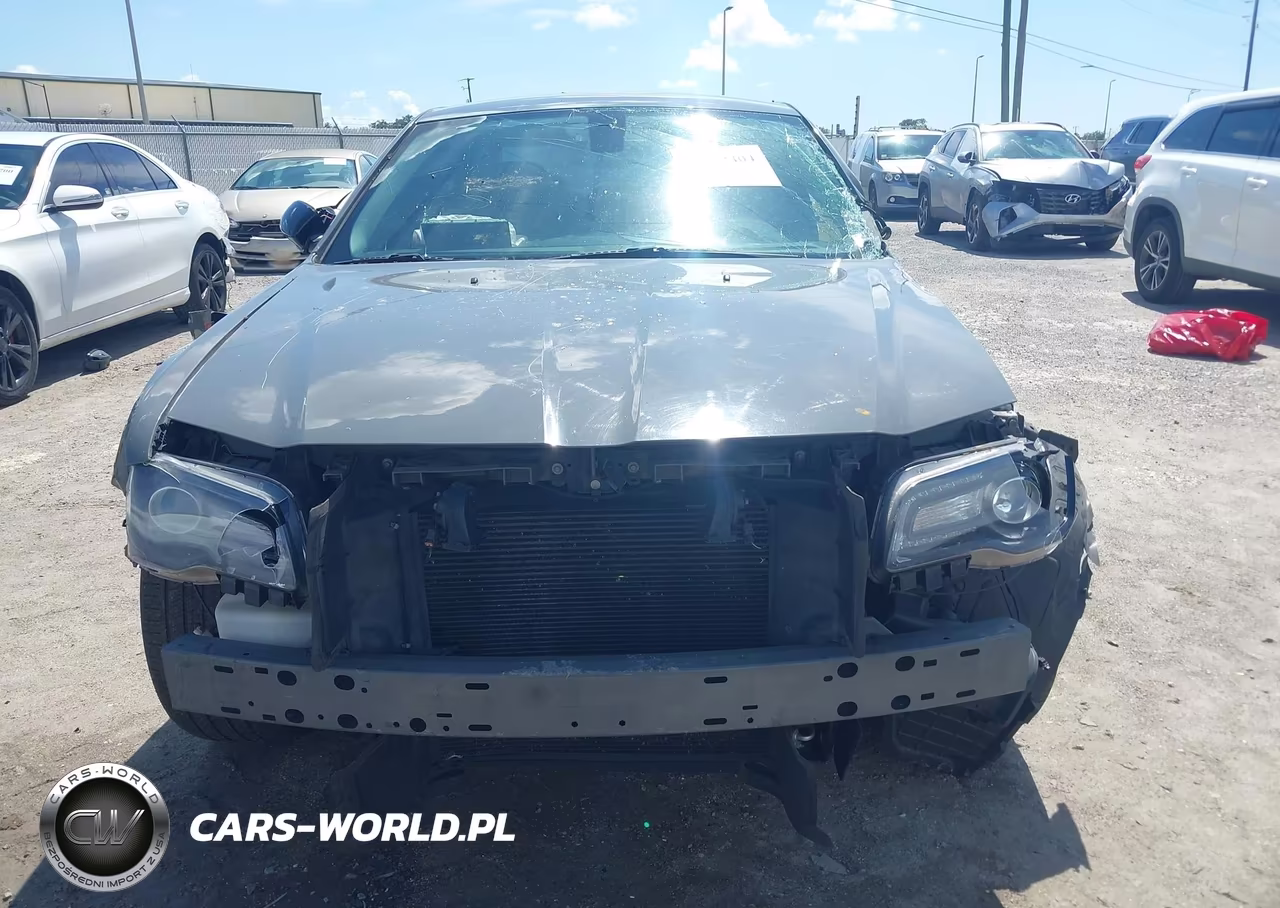 2019 Chrysler 300 Touring VIN:2C3CCAAG0KH612174 - 13