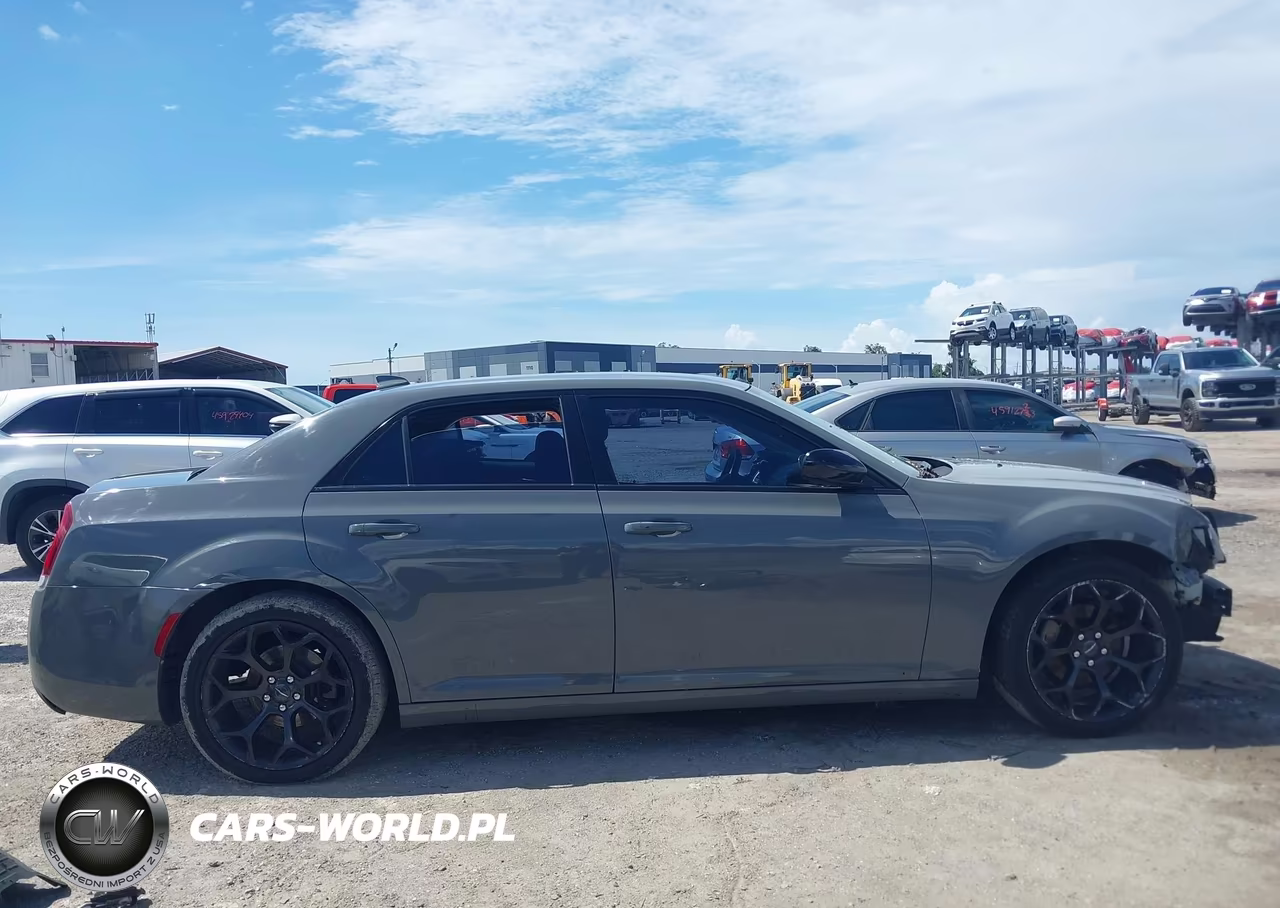 2019 Chrysler 300 Touring VIN:2C3CCAAG0KH612174 - 14