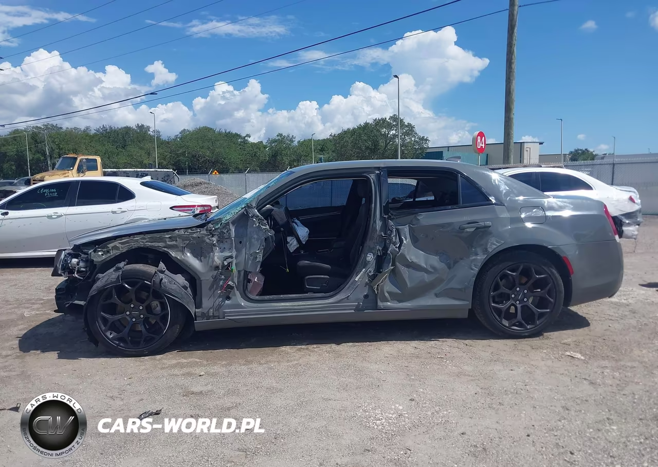 2019 Chrysler 300 Touring VIN:2C3CCAAG0KH612174 - 15