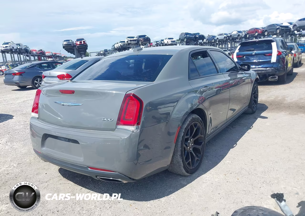 2019 Chrysler 300 Touring VIN:2C3CCAAG0KH612174 - 4