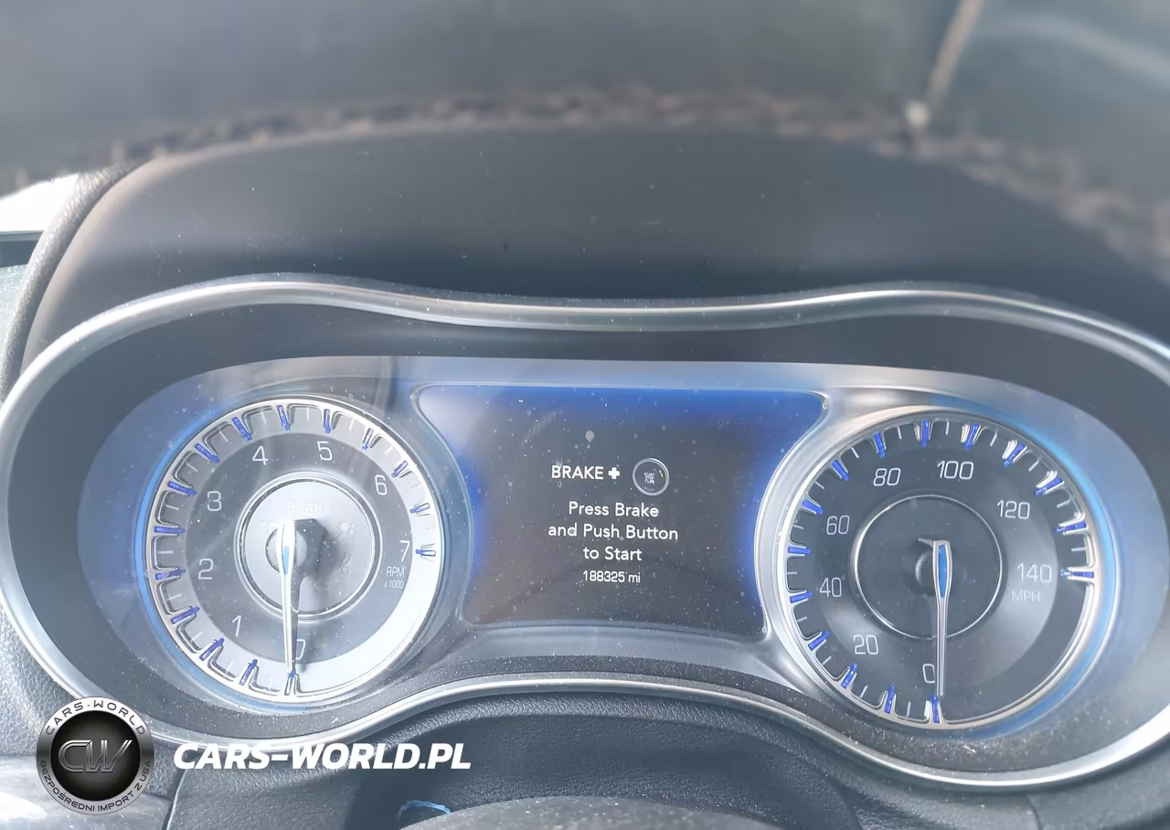 2019 Chrysler 300 Touring VIN:2C3CCAAG0KH612174 - 7