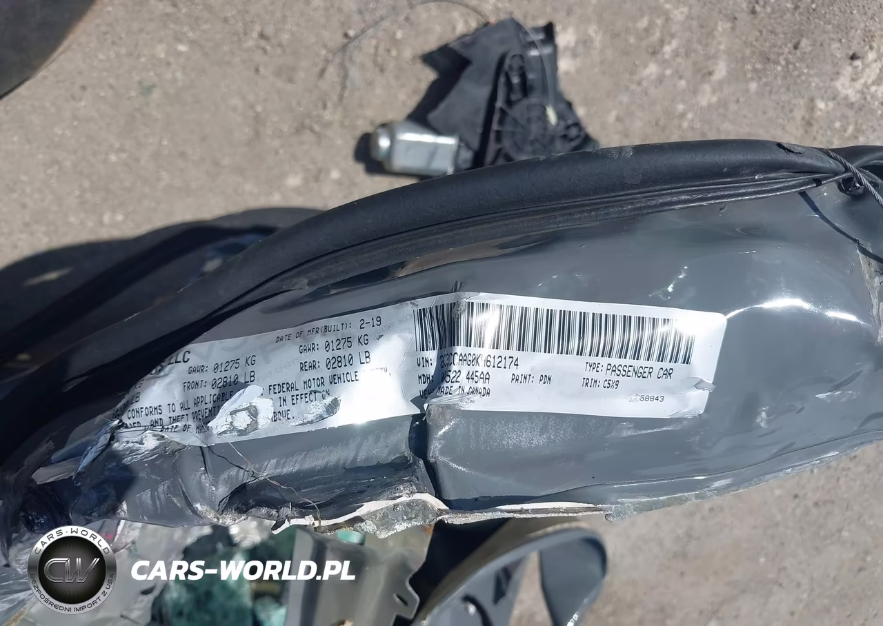 2019 Chrysler 300 Touring VIN:2C3CCAAG0KH612174 - 9