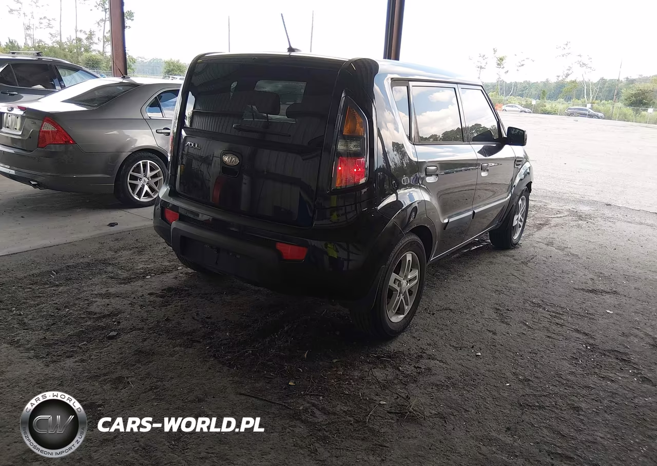2010 Kia Soul + VIN:KNDJT2A27A7032430 - 4