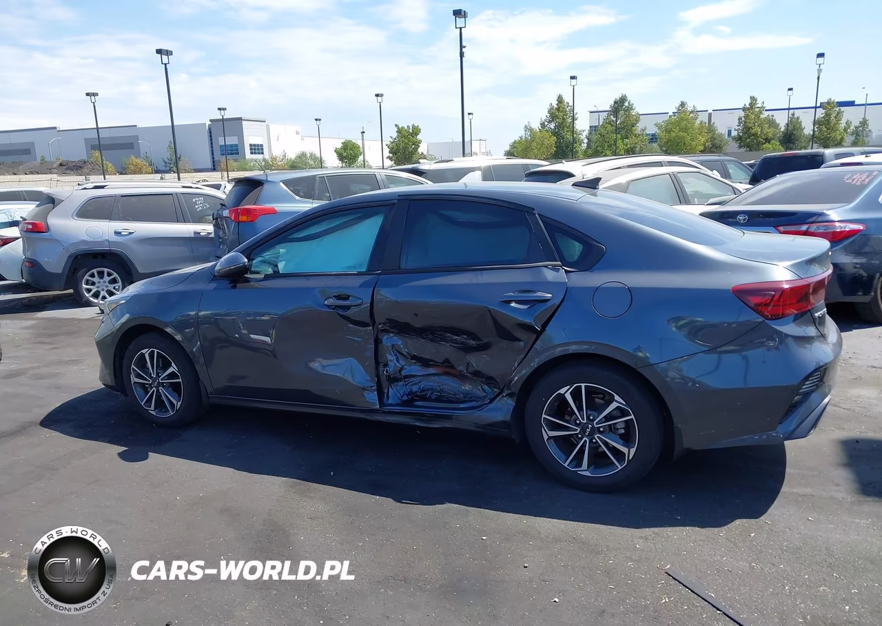 2023 Kia Forte Lxs VIN:3KPF24AD9PE608596 - 15