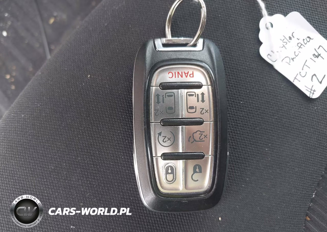 2019 Chrysler Pacifica Touring Plus VIN:2C4RC1FG8KR523946 - 11