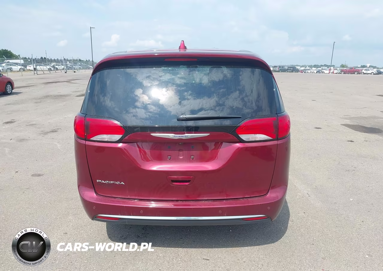 2019 Chrysler Pacifica Touring Plus VIN:2C4RC1FG8KR523946 - 17