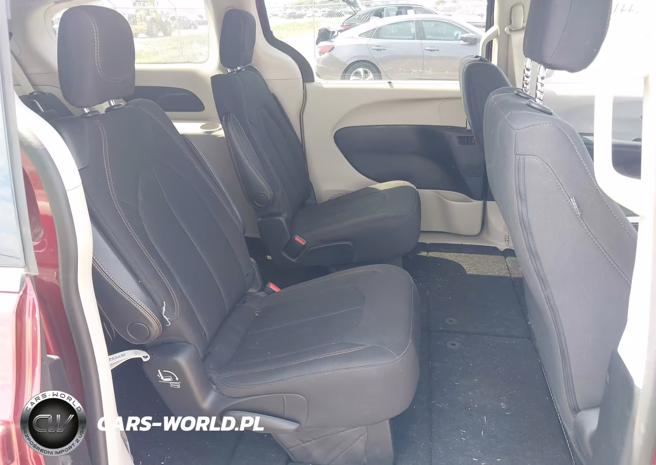 2019 Chrysler Pacifica Touring Plus VIN:2C4RC1FG8KR523946 - 8