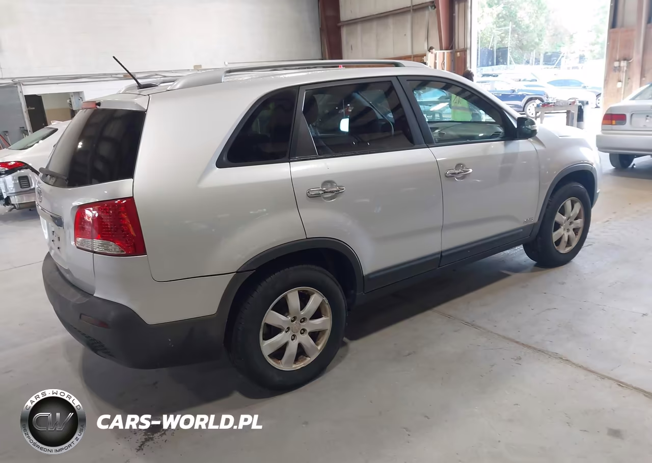 2011 Kia Sorento Lx VIN:5XYKTCA14BG003473 - 4