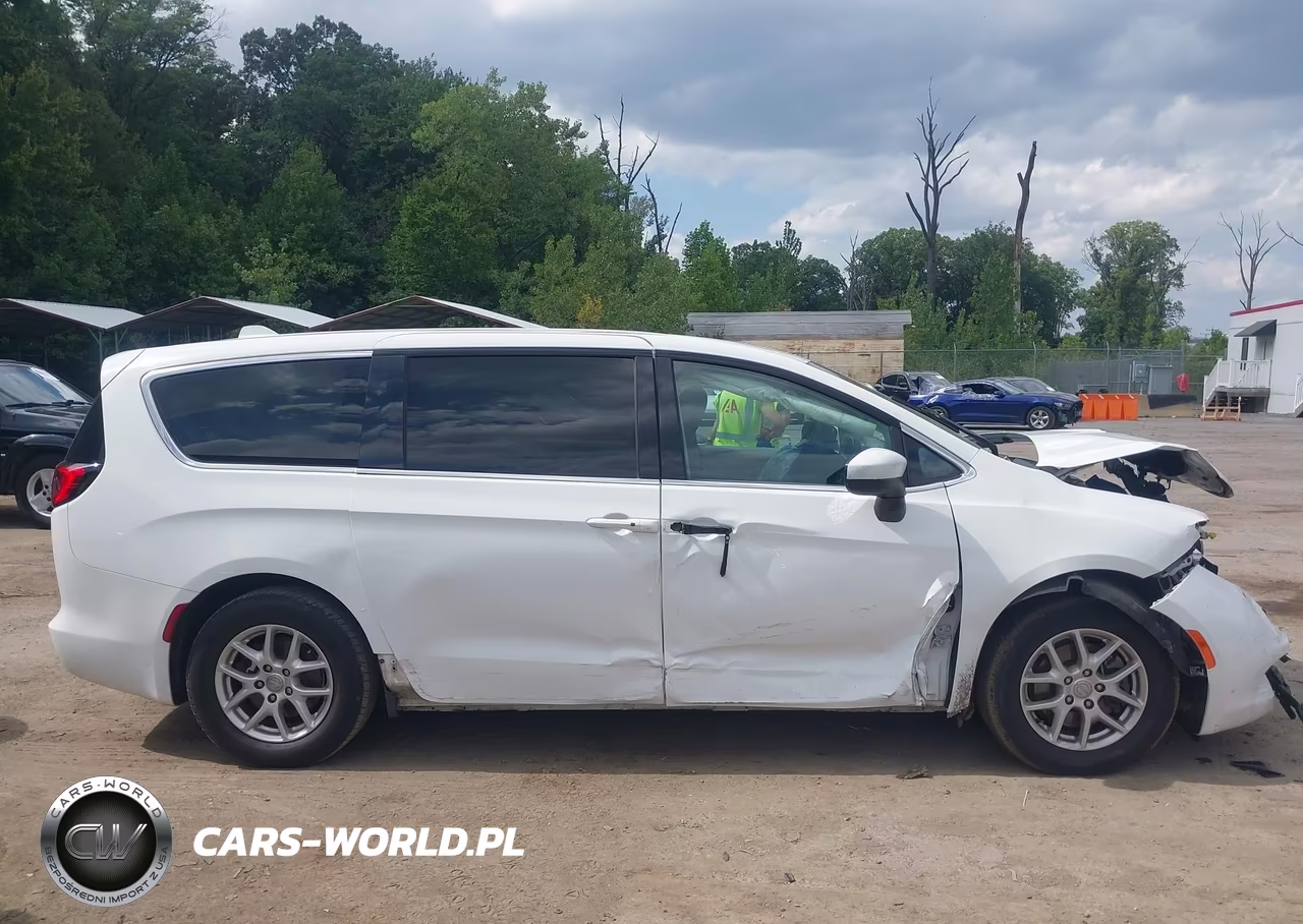 2019 Chrysler Pacifica Touring VIN:2C4RC1DG9KR702046 - 13