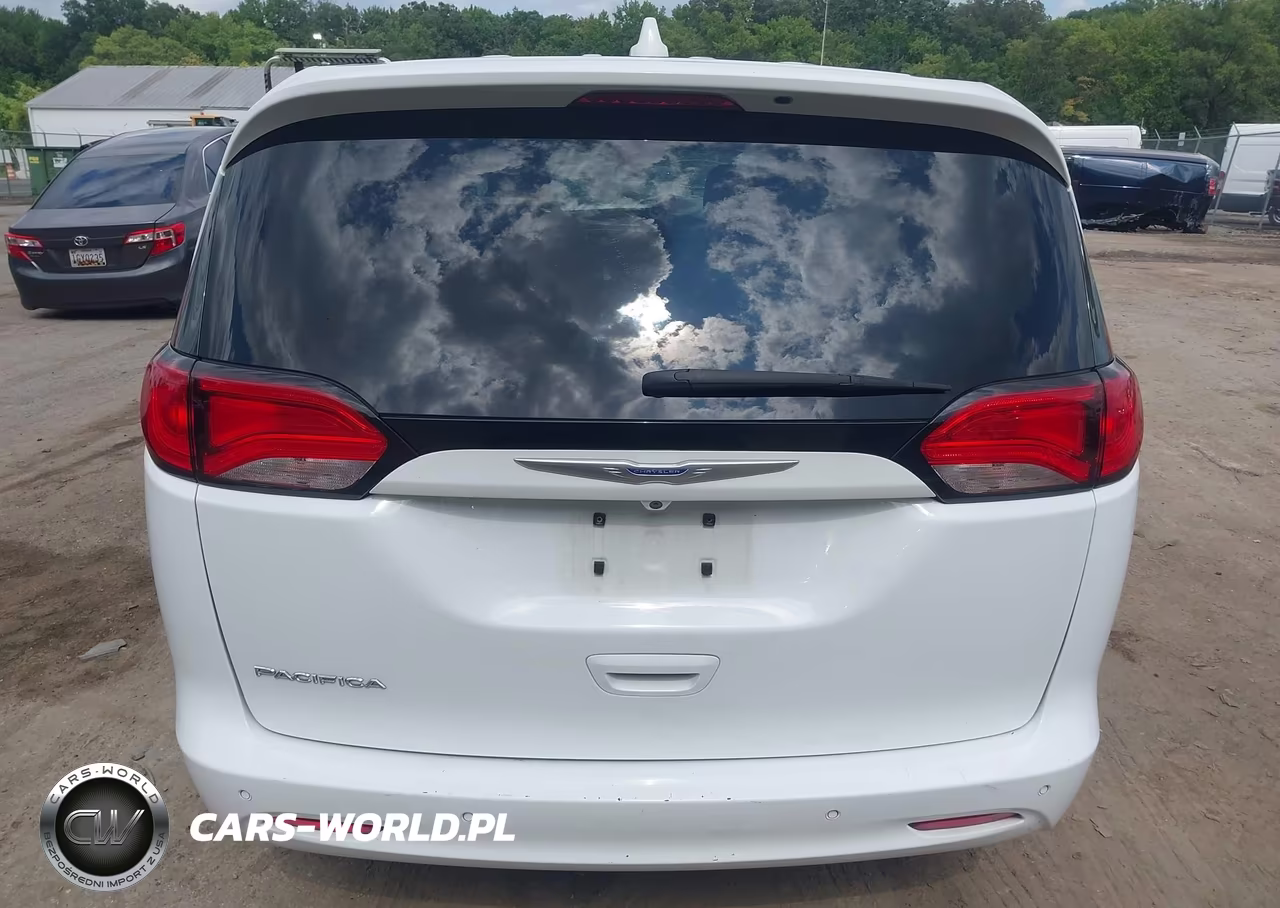 2019 Chrysler Pacifica Touring VIN:2C4RC1DG9KR702046 - 16