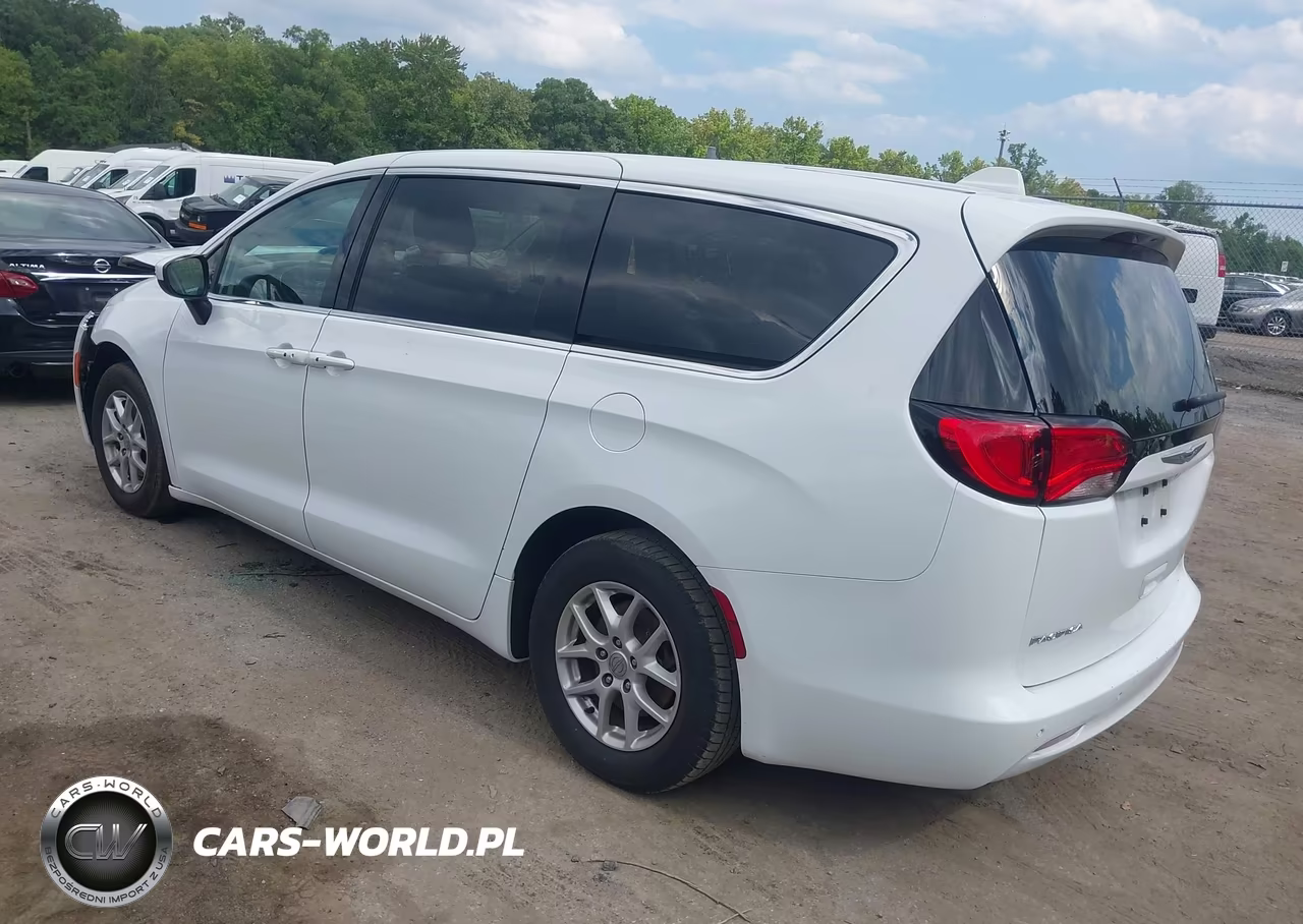 2019 Chrysler Pacifica Touring VIN:2C4RC1DG9KR702046 - 3
