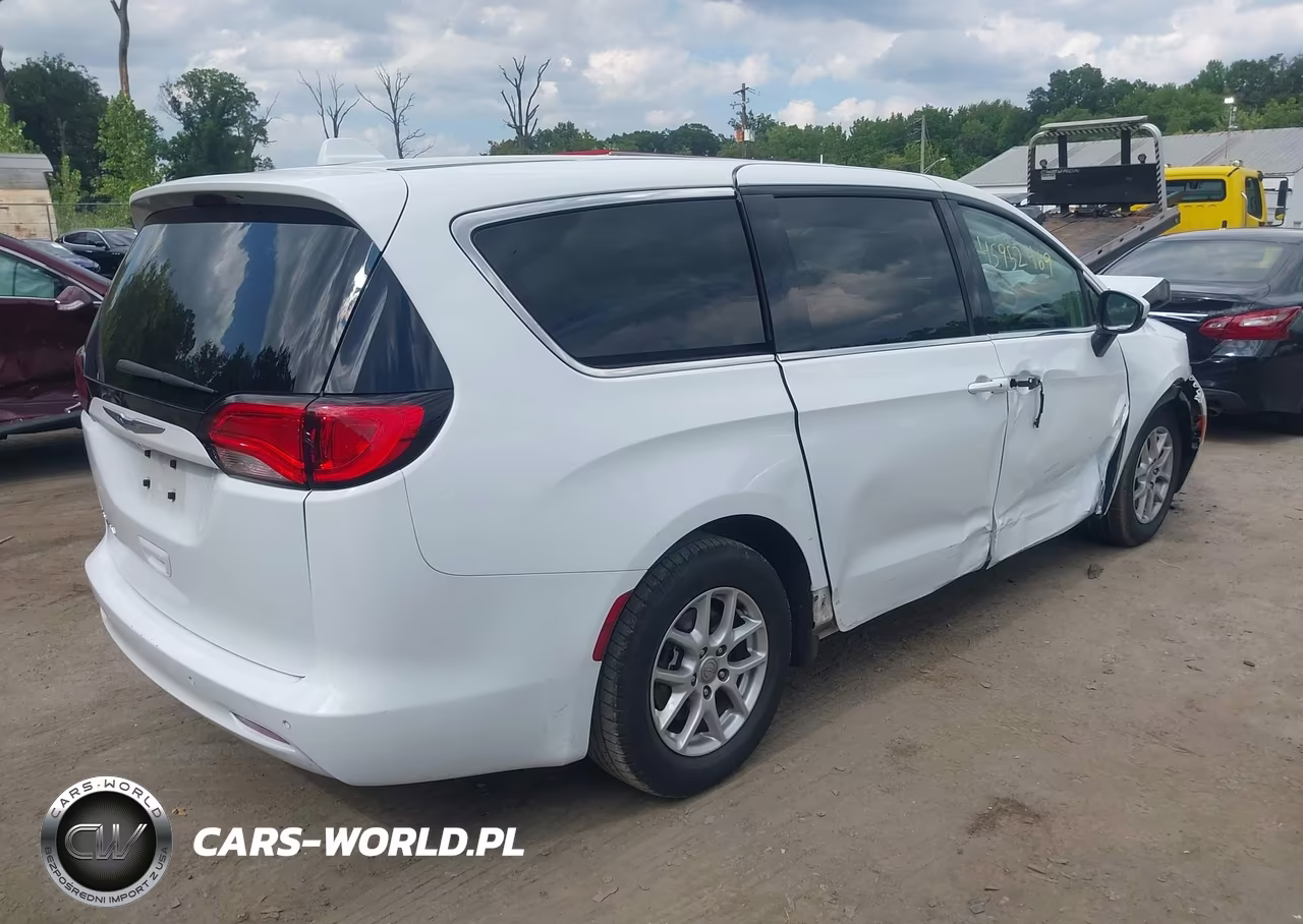 2019 Chrysler Pacifica Touring VIN:2C4RC1DG9KR702046 - 4