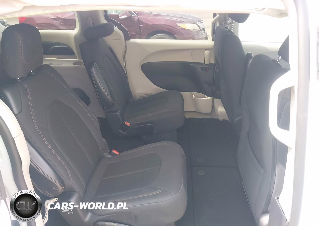 2019 Chrysler Pacifica Touring VIN:2C4RC1DG9KR702046 - 8