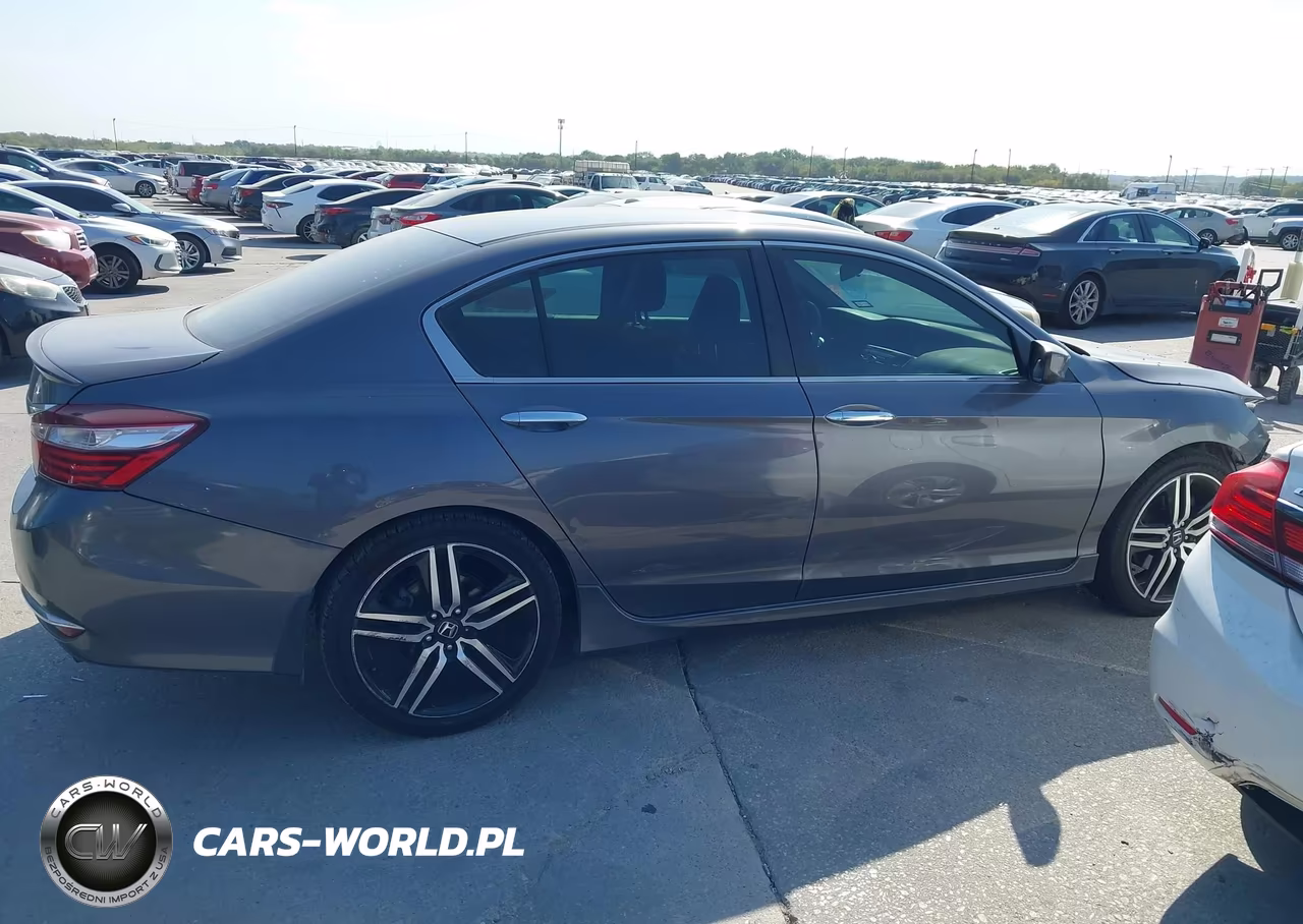 2017 Honda Accord Sport VIN:1HGCR2F5XHA233313 - 13