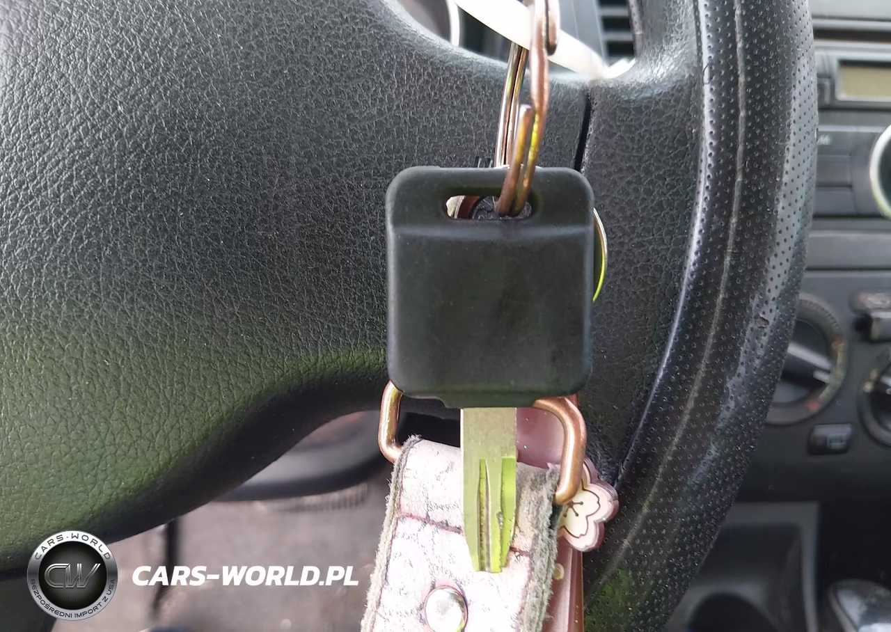 2010 Nissan Versa 1.8S VIN:3N1BC1AP3AL382324 - 11
