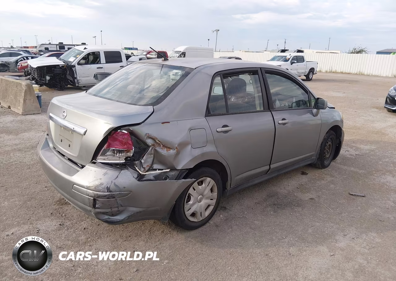2010 Nissan Versa 1.8S VIN:3N1BC1AP3AL382324 - 4