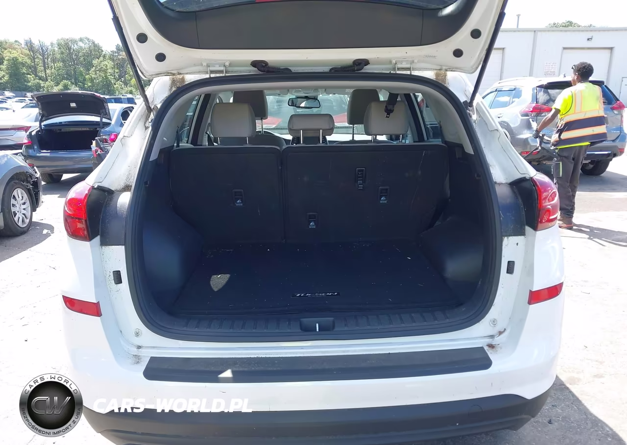 2019 Hyundai Tucson Value VIN:KM8J3CA49KU017823 - 19