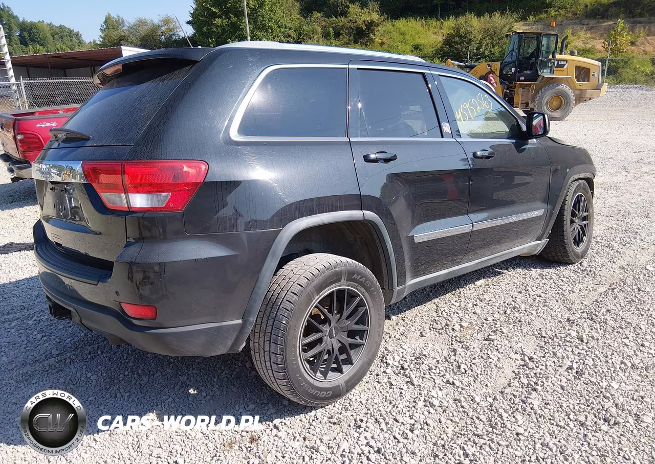2011 Jeep Grand Cherokee Laredo VIN:1J4RR4GG4BC602225 - 4