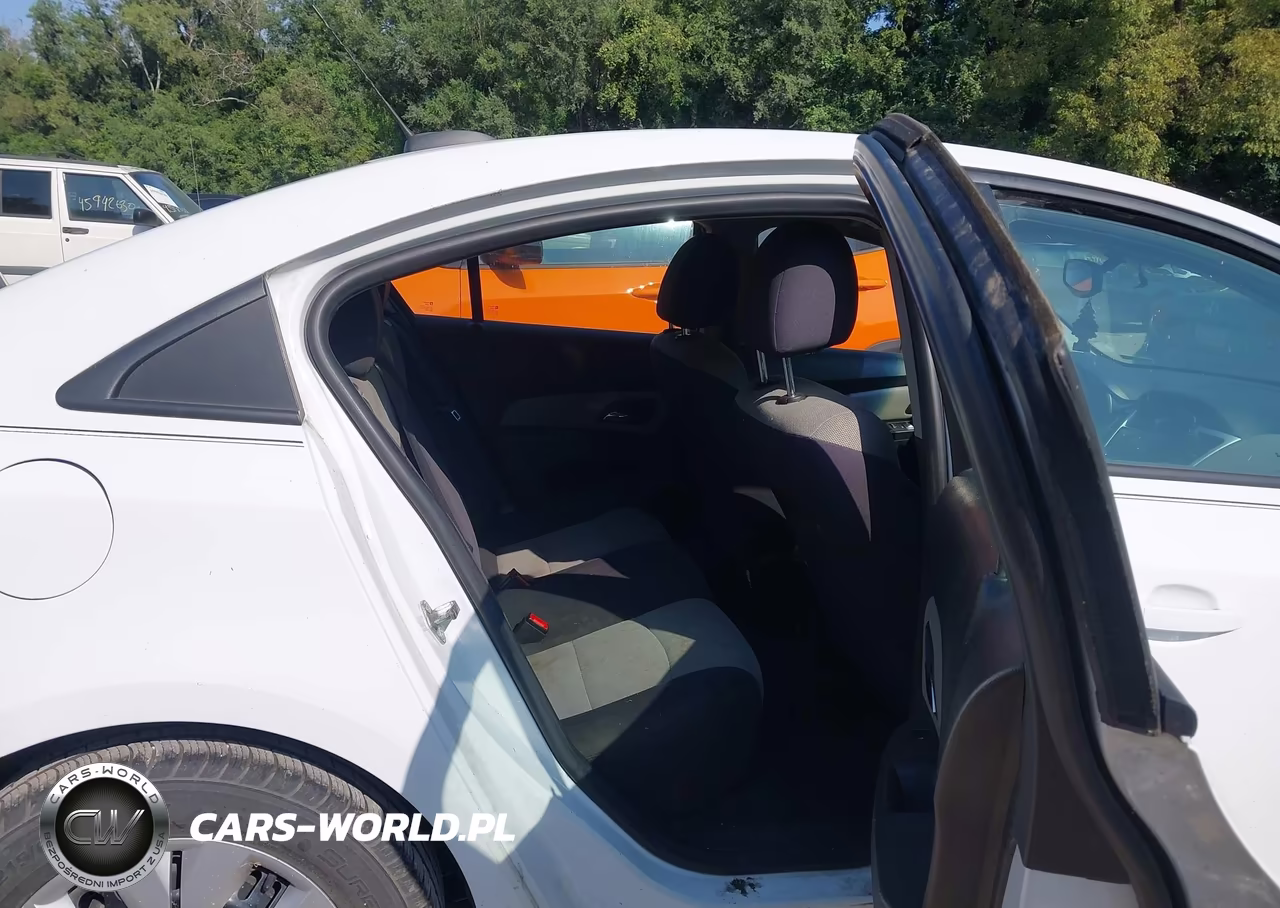 2015 Chevrolet Cruze Ls VIN:1G1PA5SH8F7103378 - 8