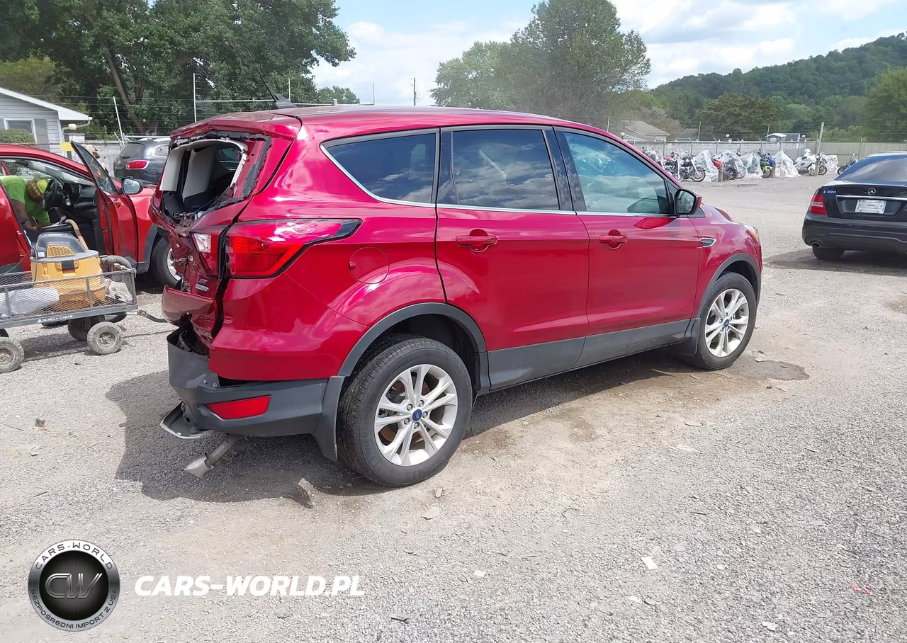 2019 Ford Escape Se VIN:1FMCU0GD6KUA14227 - 4