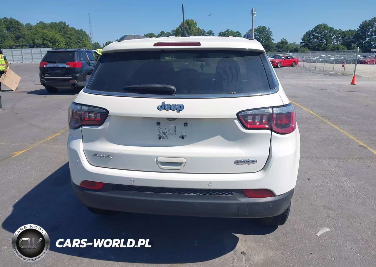 2018 Jeep Compass Latitude 4X4 VIN:3C4NJDBB4JT206256 - 16